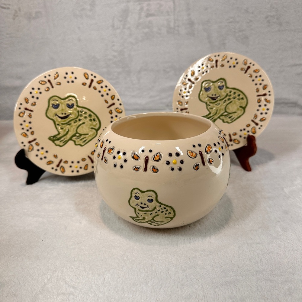 Aboriginal Dot Studio Art Pottery Frog Heart Eyes Butterfly Floral Pot Lily Pads - Picture 2 of 16